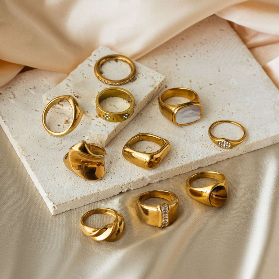 Versatile stainless steel diamond-studded vintage ring