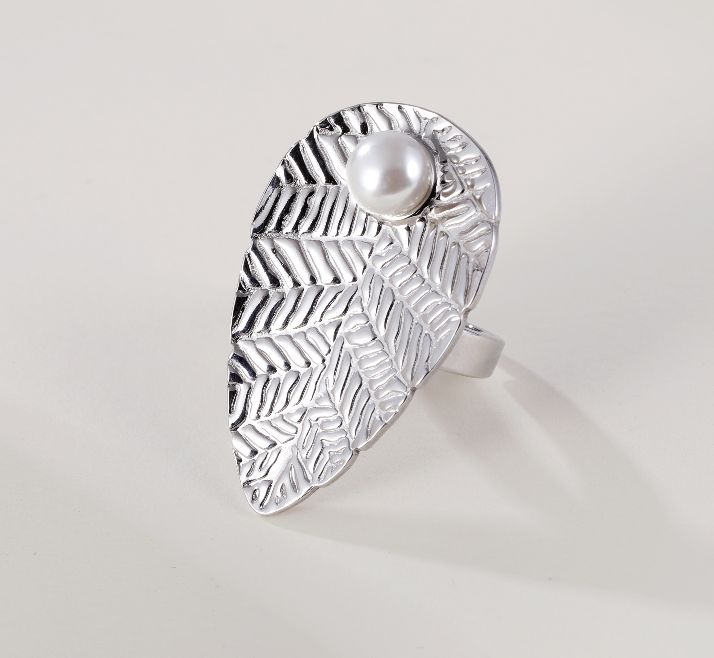 Elegant Nature-Inspired Pearl Leaf Ring - Fashion Jewelry for Women | G005438-JinBaoJewerly