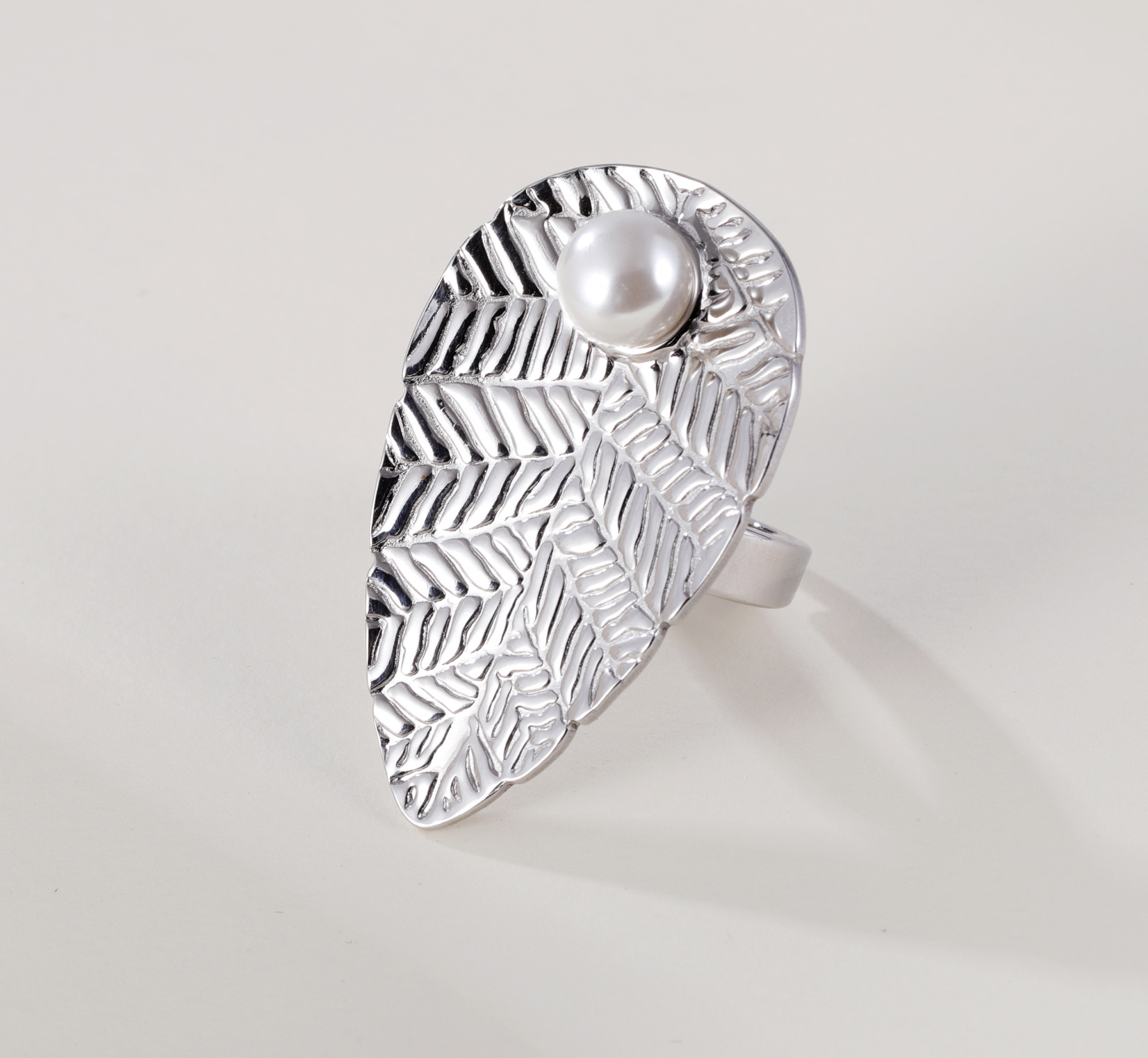 Elegant Nature-Inspired Pearl Leaf Ring - Fashion Jewelry for Women | G005438-JinBaoJewerly