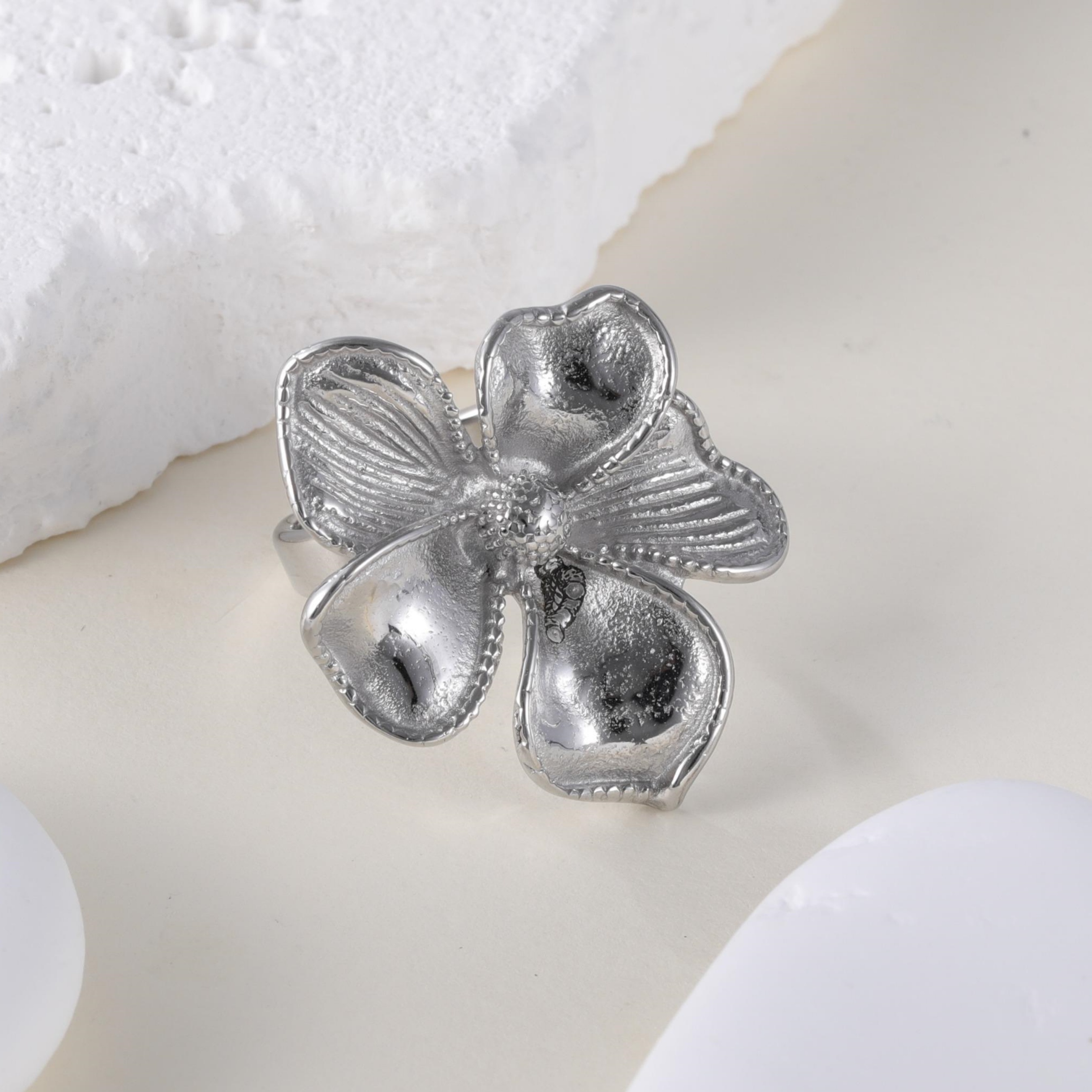 Elegant Flower Design Exquisite Female Stainless Steel Waterproof Ring丨G005765-JinBaoJewerly