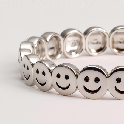 Unisex Silver Tone Smiley Face Emoji Round Link Stretch Bracelet