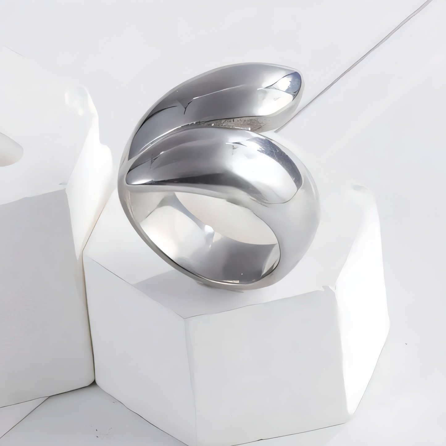 Minimalist Twisted Band Ring for Women | G002611-JinBaoJewerly