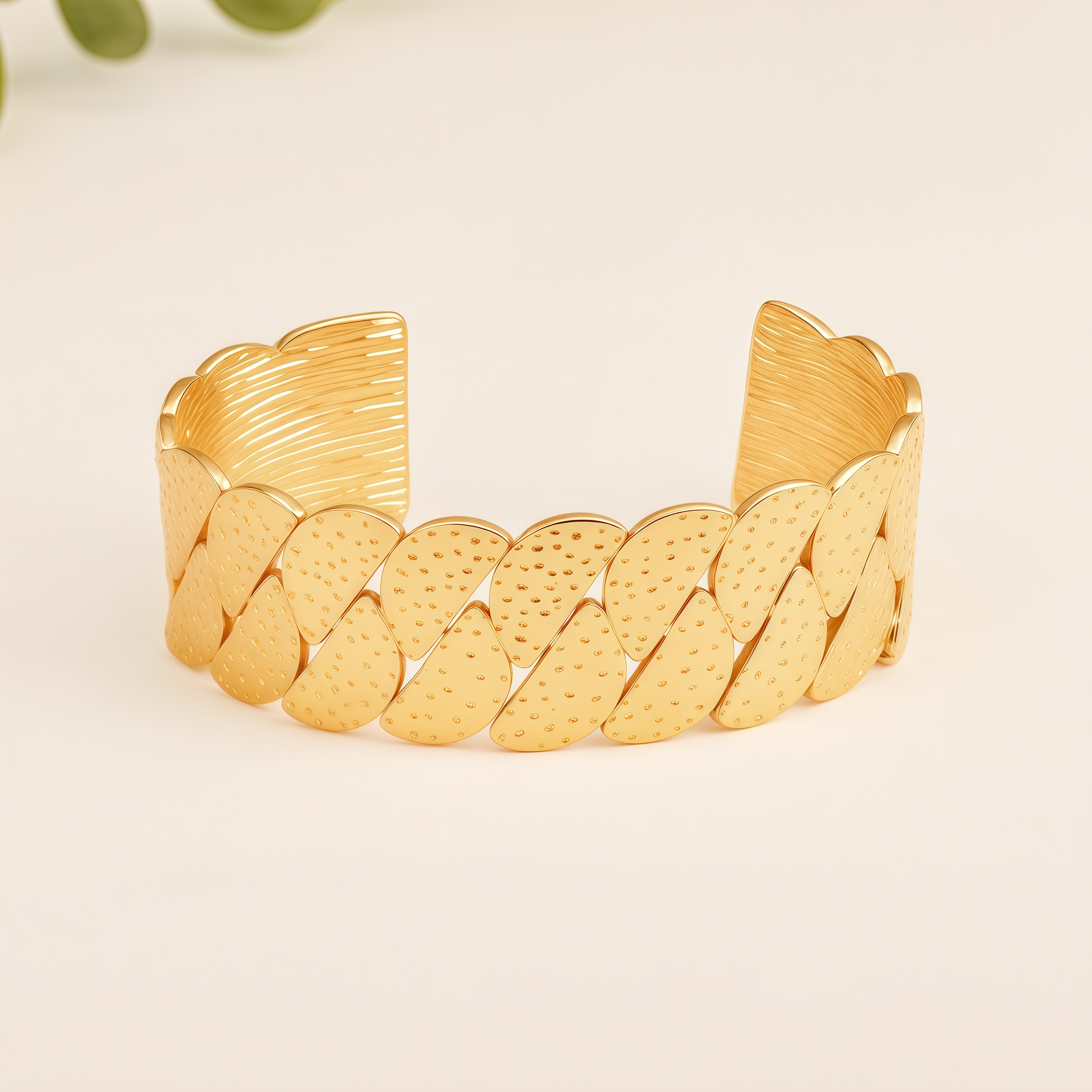 Artistic Scale-Link Open Bracelet for Women