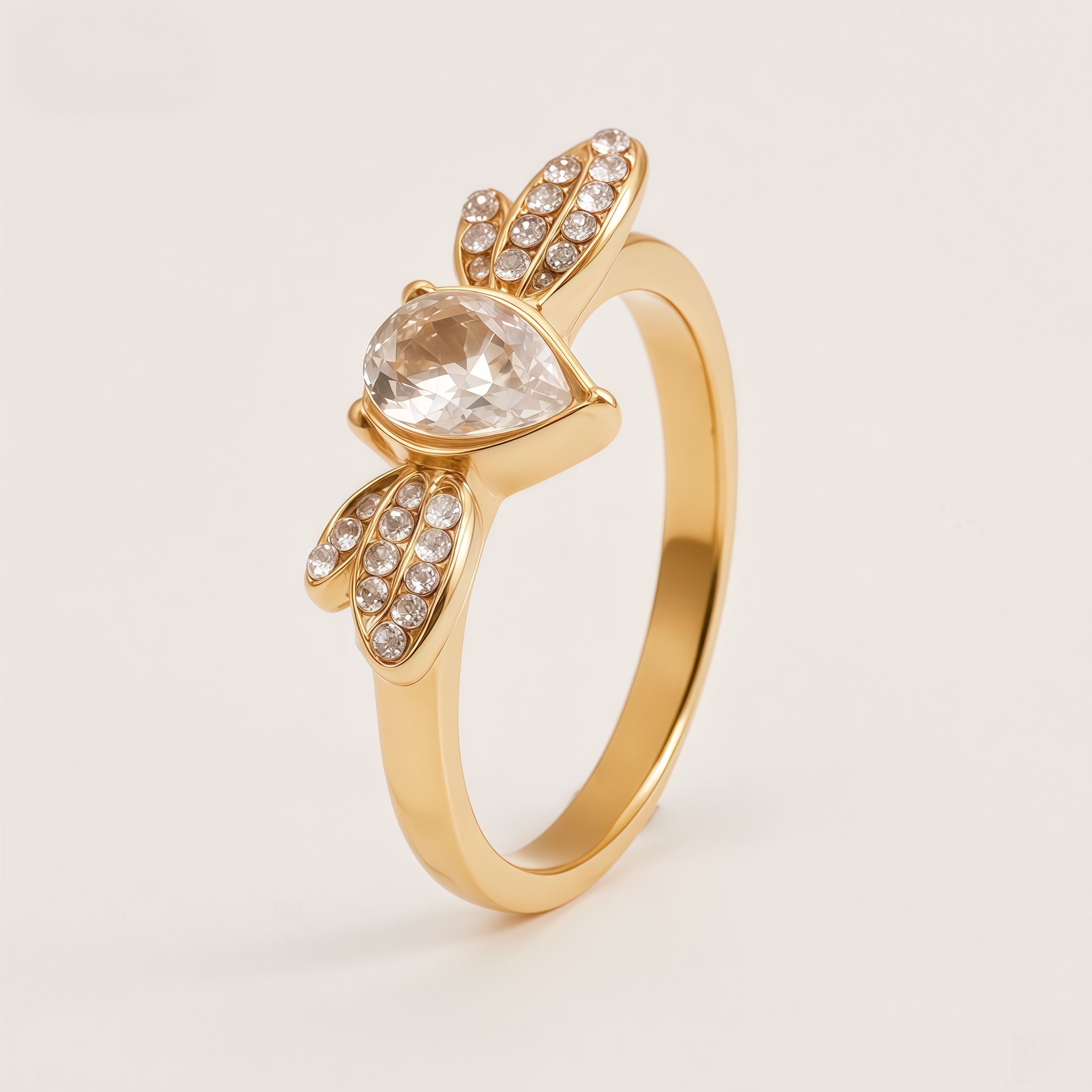 Women's Bee Shaped Crystal Inlaid Luxury Ring