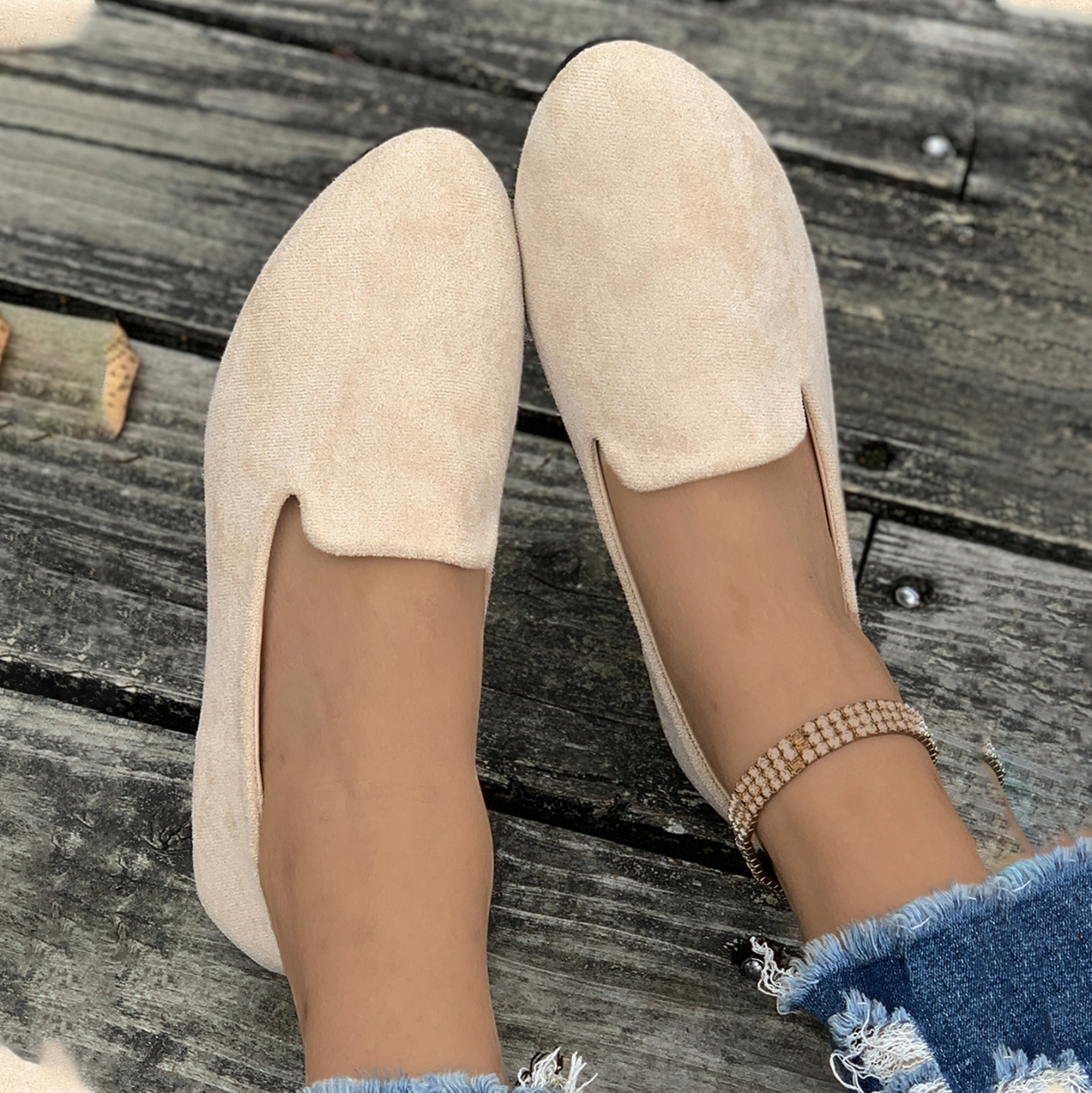 Women's flat suede shoes