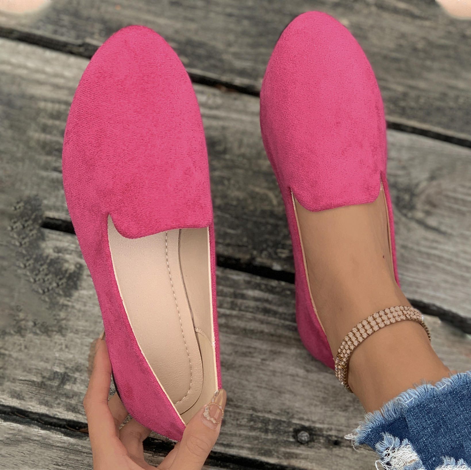 Women's flat suede shoes