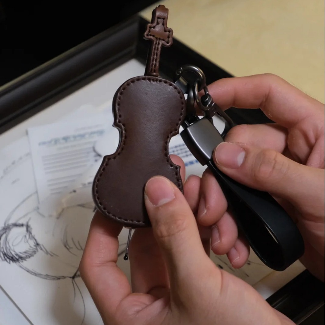 Violin and guitar keychains