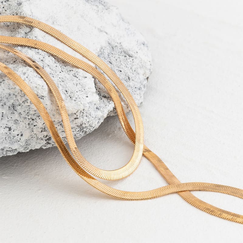 Simple snake bone clavicle chain