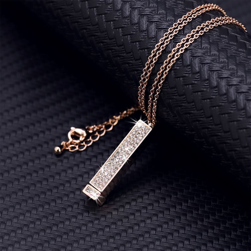Diamond-encrusted stretchable 3D necklace