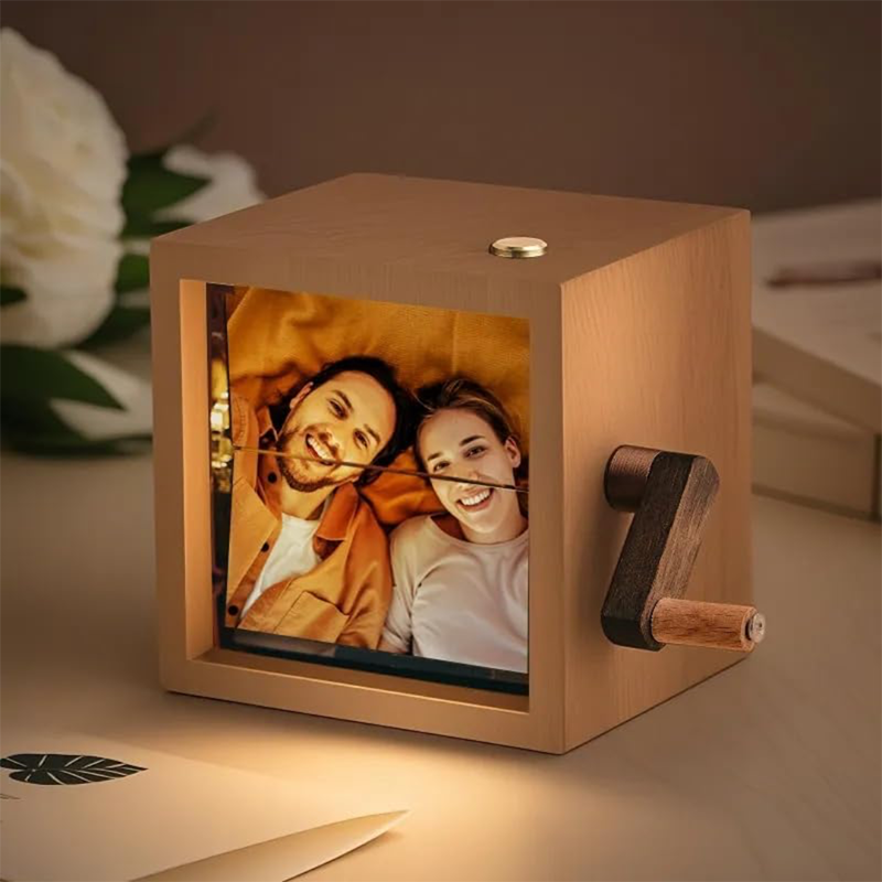 Customized hand-cranked flip book photo machine