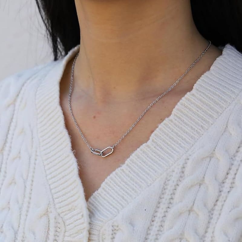 Interlocking paperclips friendship necklace