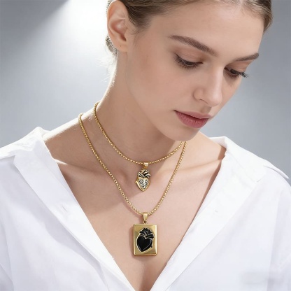 Heart-Shaped Pendant Beaded Necklace