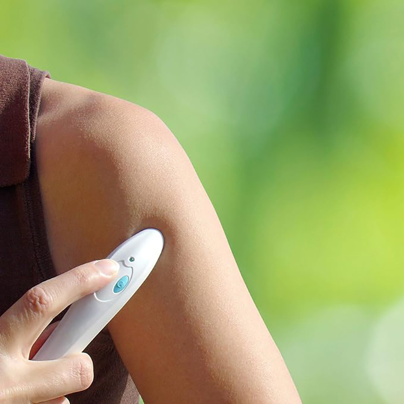 Electronic mosquito bite treatment device