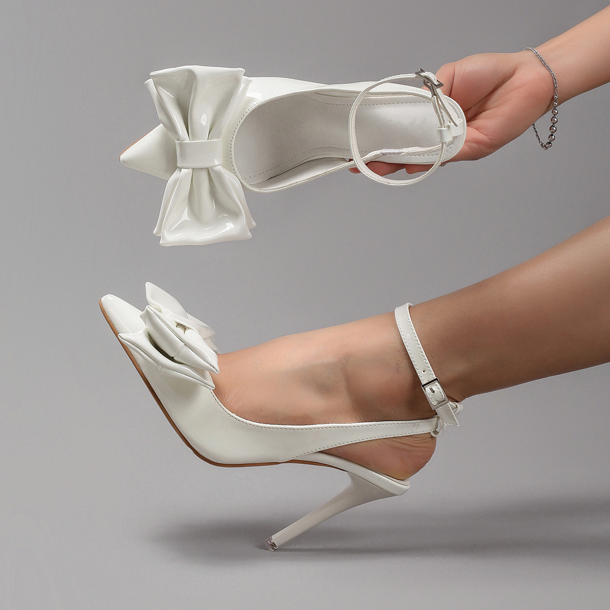 Bow-tie patent leather pointed-toe high heels