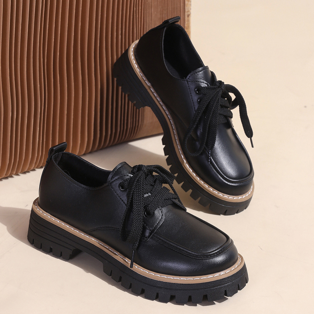 Round-toe lace-up loafers