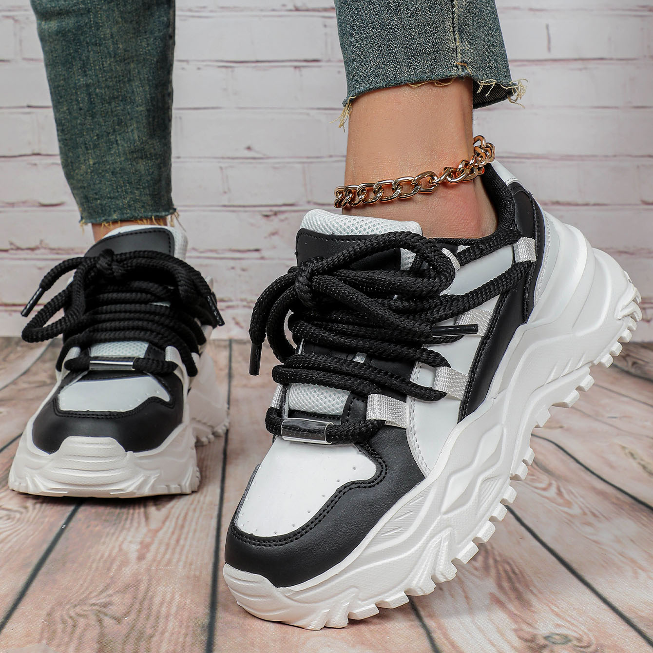 Platform casual sneakers