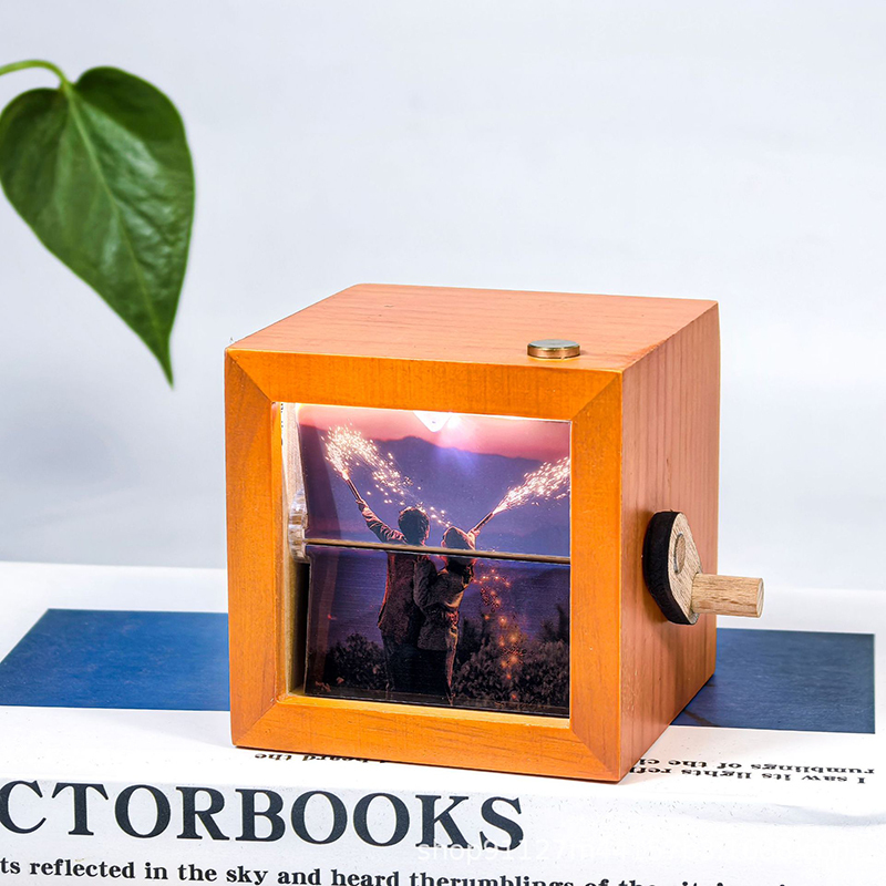 Customized hand-cranked flip book photo machine