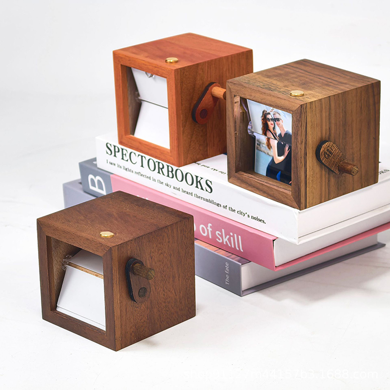 Customized hand-cranked flip book photo machine
