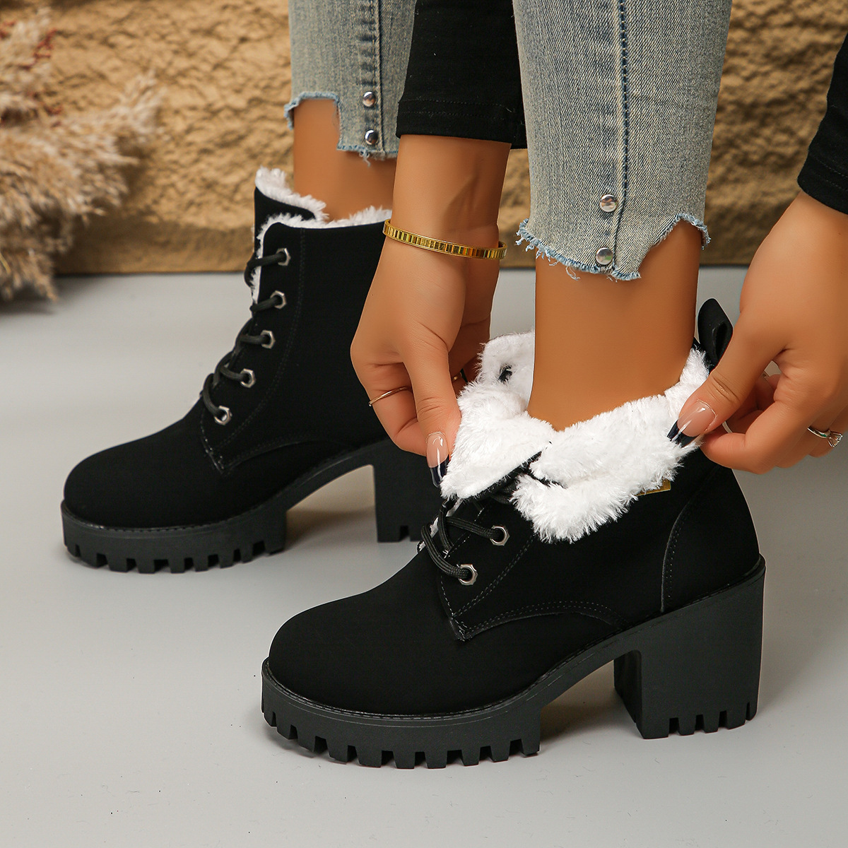 Platform fleece-lined mid-heel Martin boots