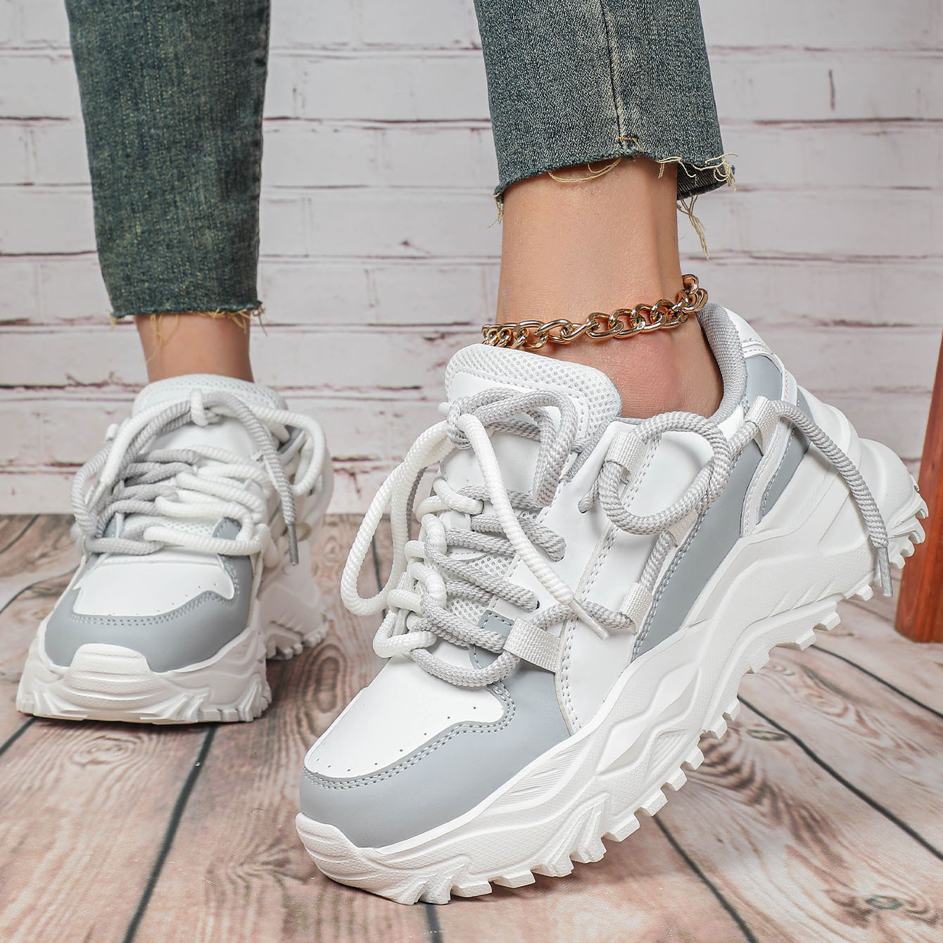 Platform casual sneakers