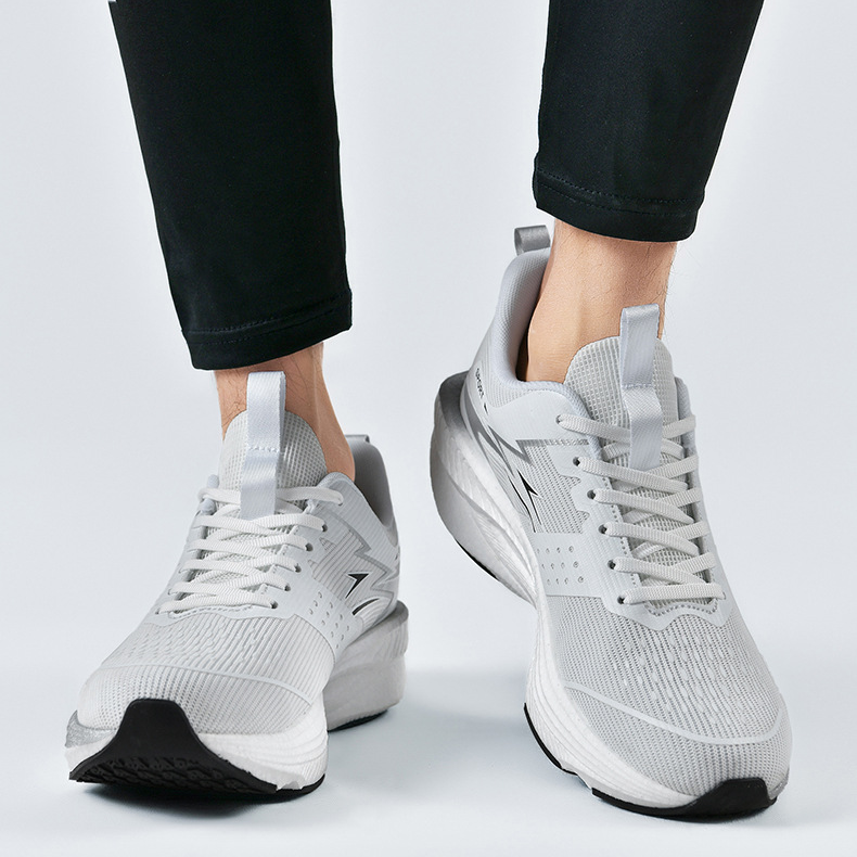 Sports platform running shoes