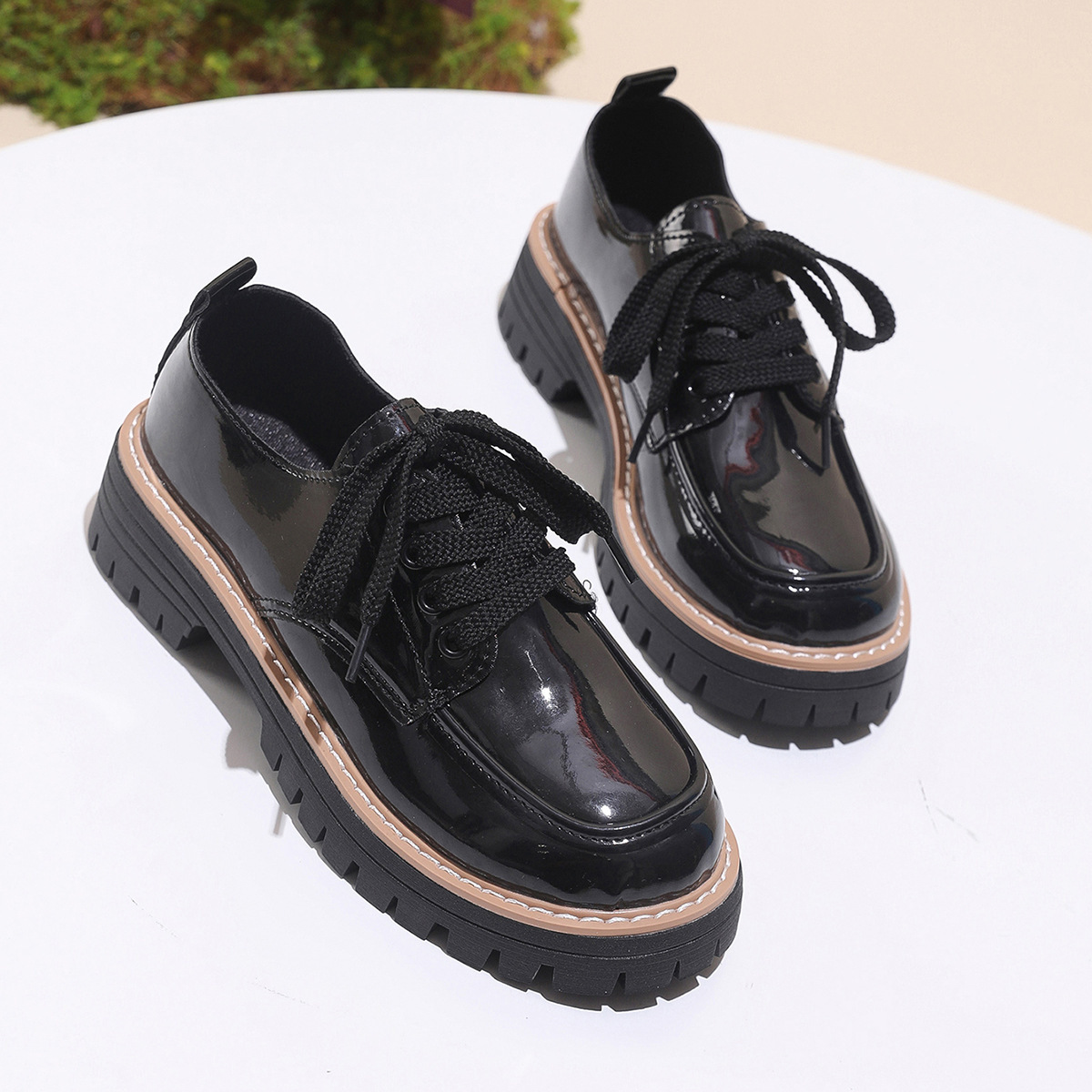 Round-toe lace-up loafers