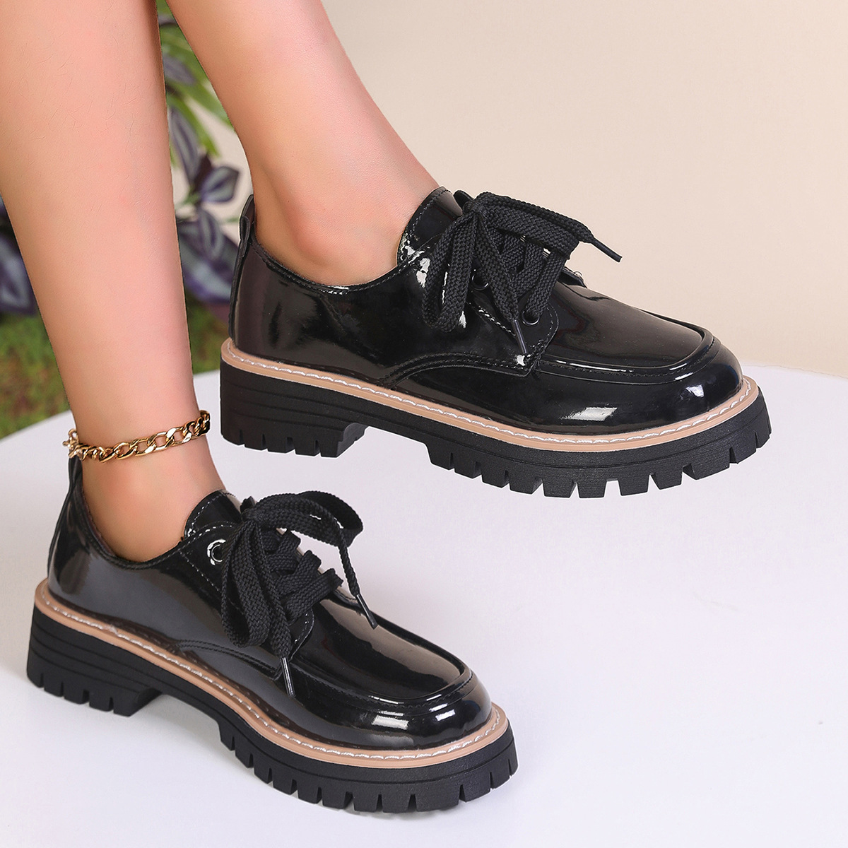 Round-toe lace-up loafers