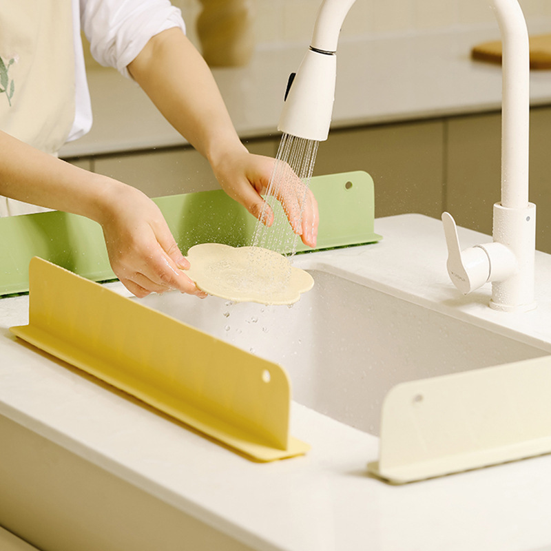 Silicone sink water retaining strip