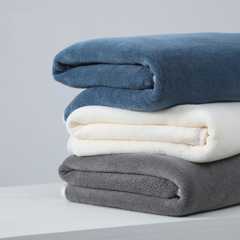 Hot and cold temperature color changing towel