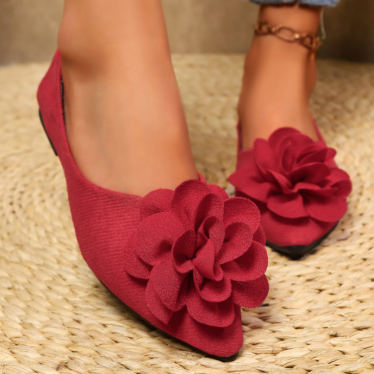 Pointed-toe floral women's shoes