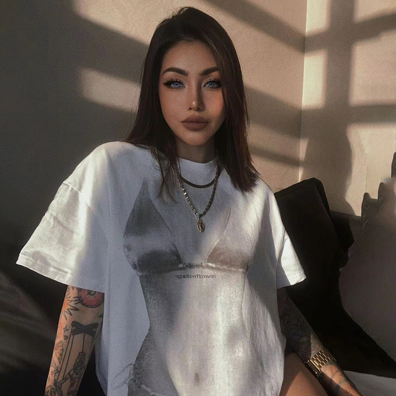 White T-shirt with 3D print and see-through effect