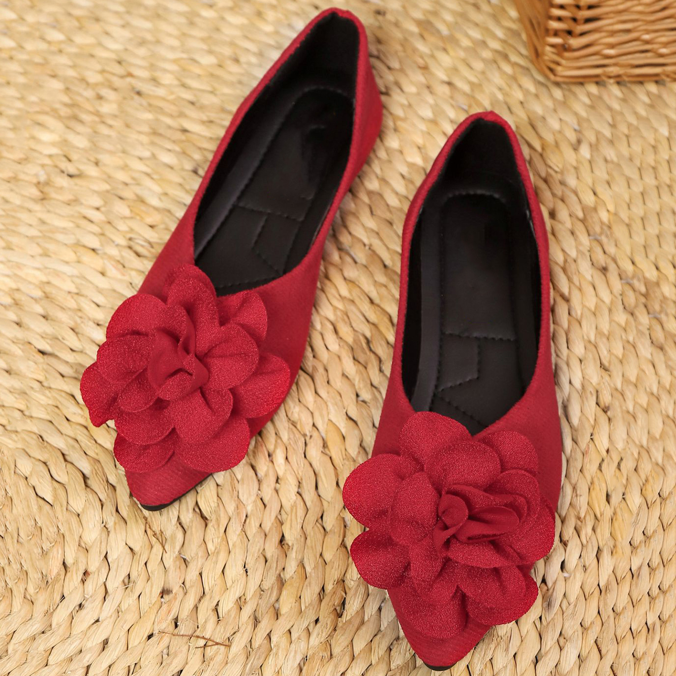 Pointed-toe floral women's shoes