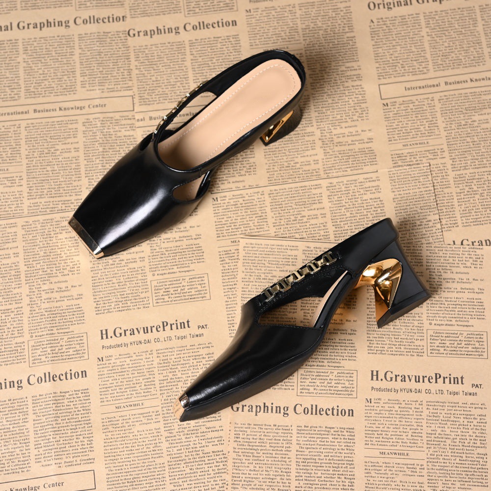 Hollow-out women's shoes