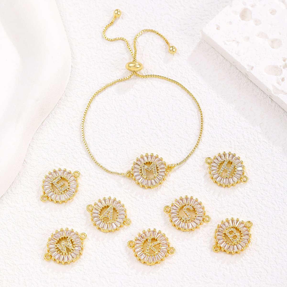 Zircon flower 26-letter bracelet