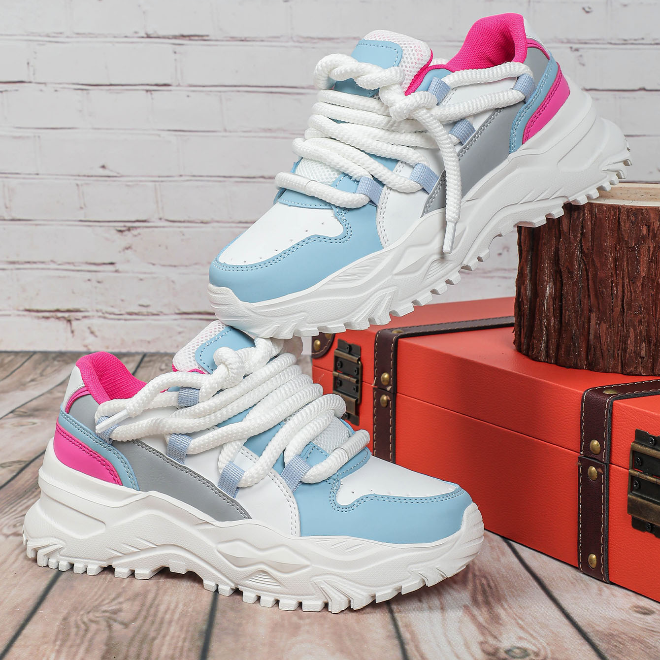 Platform casual sneakers