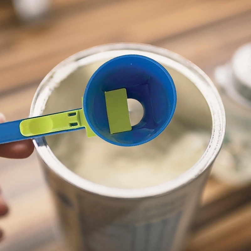 Leak-proof sliding spoon