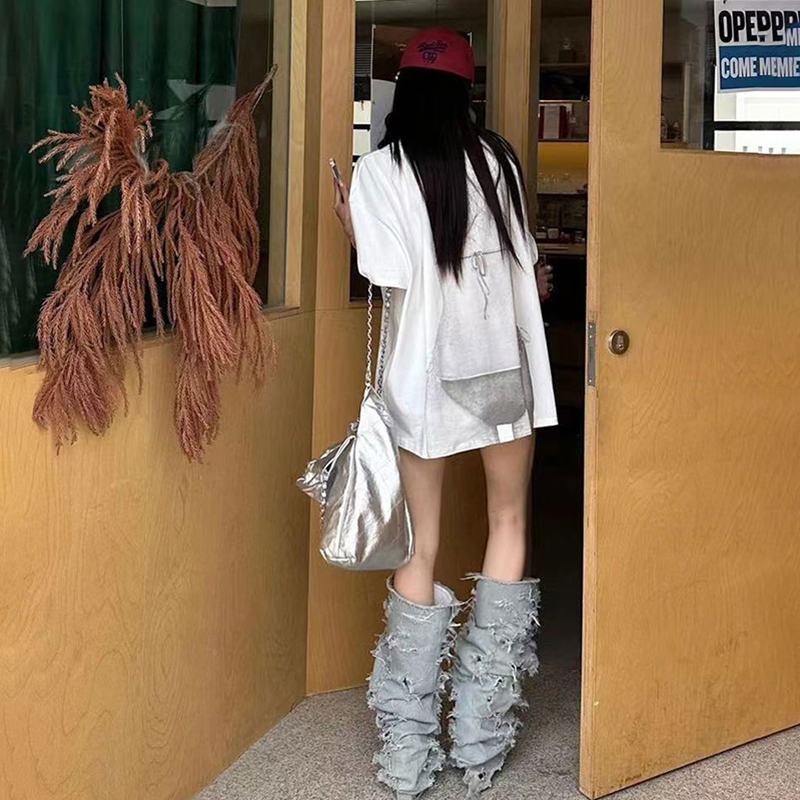 White T-shirt with 3D print and see-through effect
