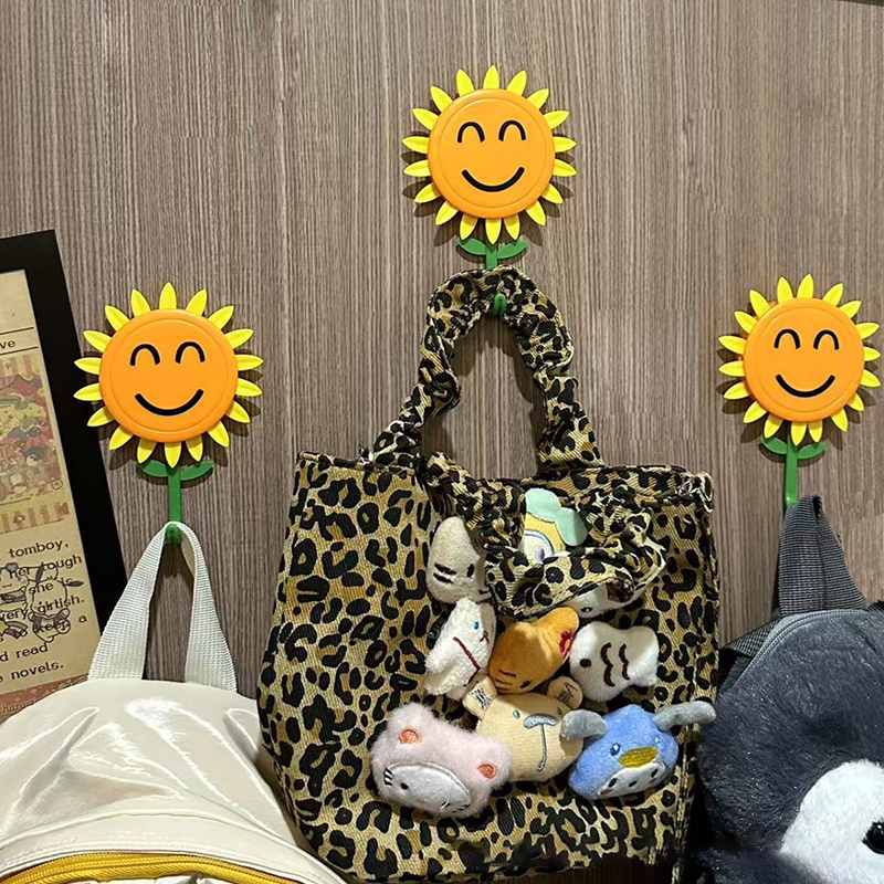 Creative retractable flowering sunflower cartoon hook