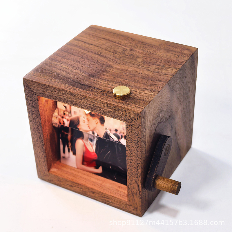 Customized hand-cranked flip book photo machine