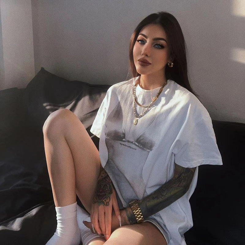 White T-shirt with 3D print and see-through effect