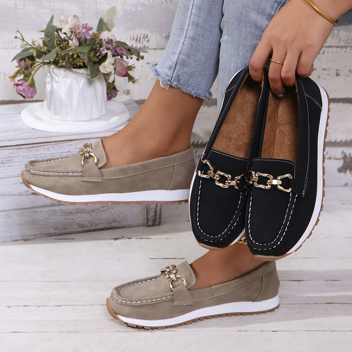 Metal chain casual loafers