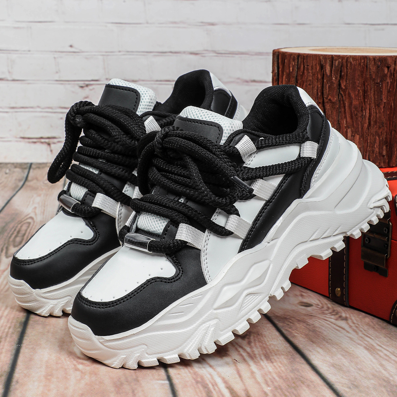 Platform casual sneakers