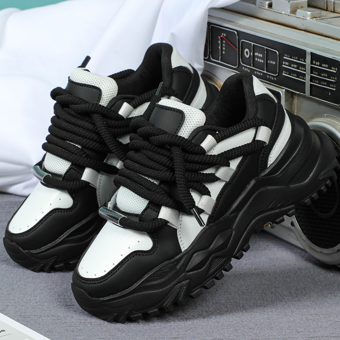 Platform casual sneakers