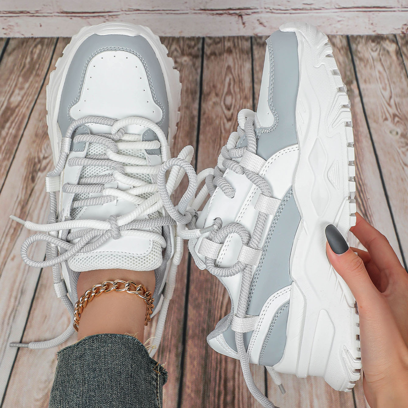 Platform casual sneakers