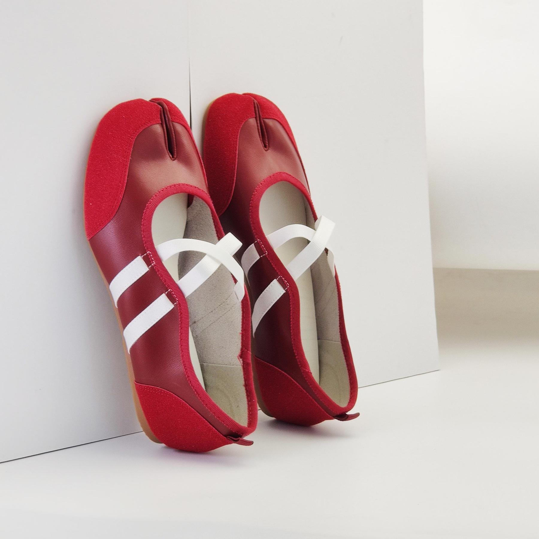 Split-toe Mary Jane Flats