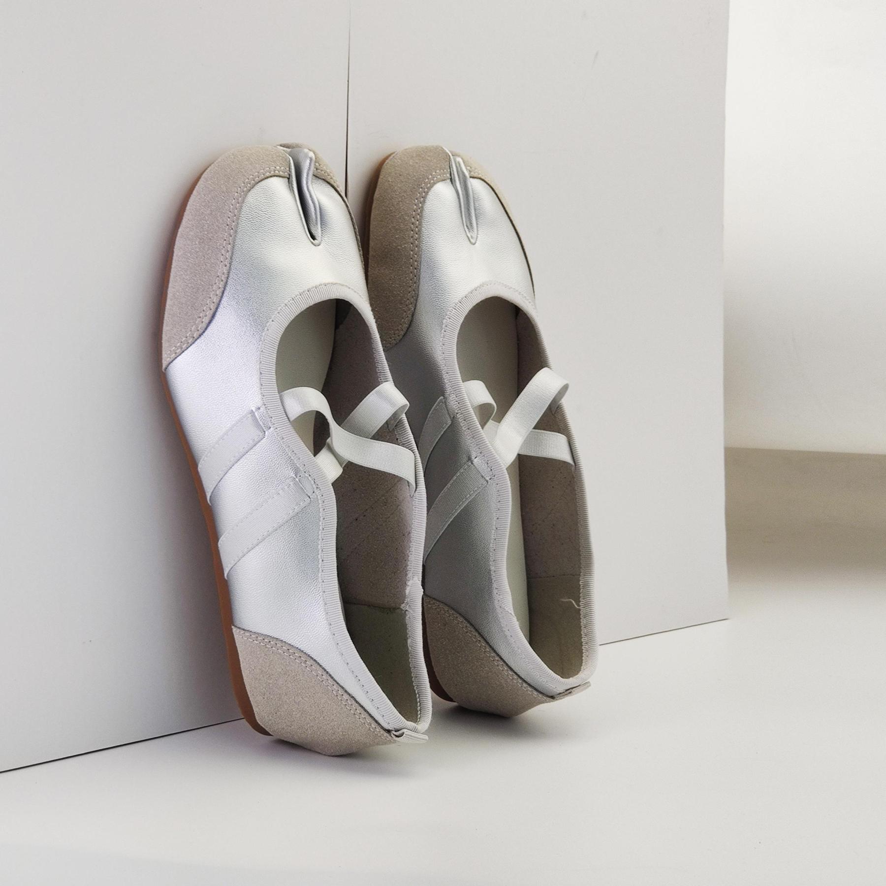 Split-toe Mary Jane Flats 