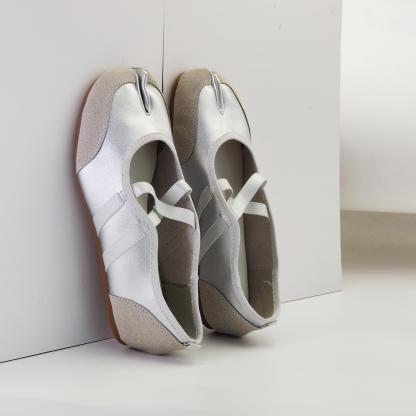 Split-toe Mary Jane Flats 