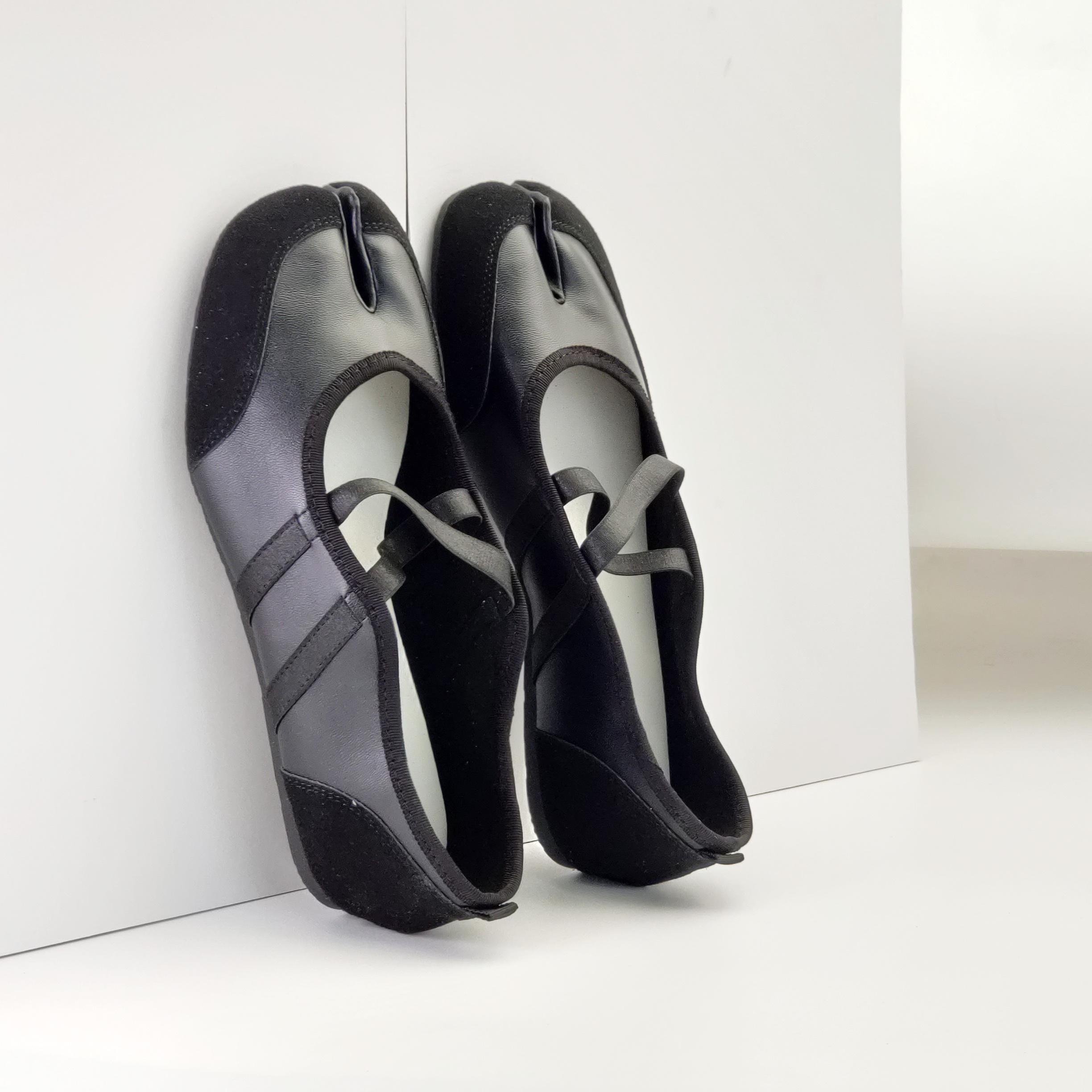 Split-toe Mary Jane Flats 