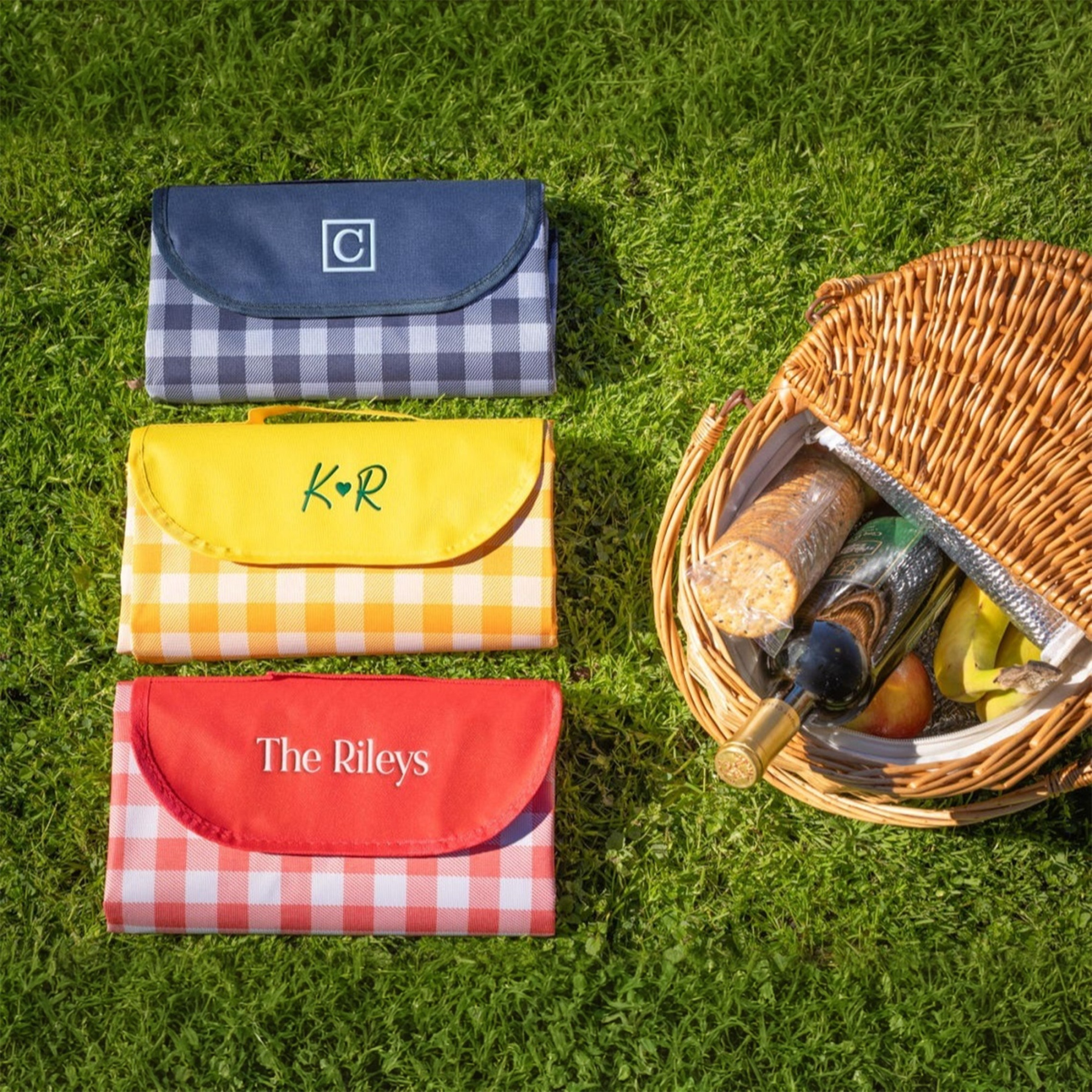 Custom Text Gingham Water-Proof Picnic Blanket, Folds with Handle, Personalized Name Picnic Blanket, Outdoor Camping, Beach Accessory