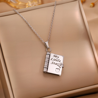 A graduation jewelry full of love✨My little star book necklace